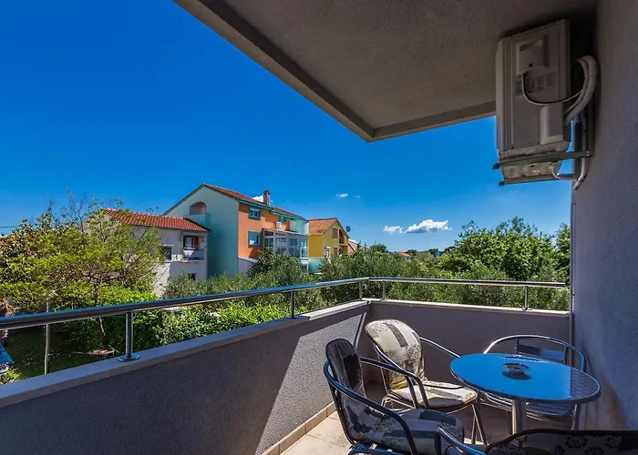 아파트 Adriano 2br With Terrace 자다르