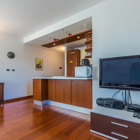 Adriano 2br With Terrace 자다르