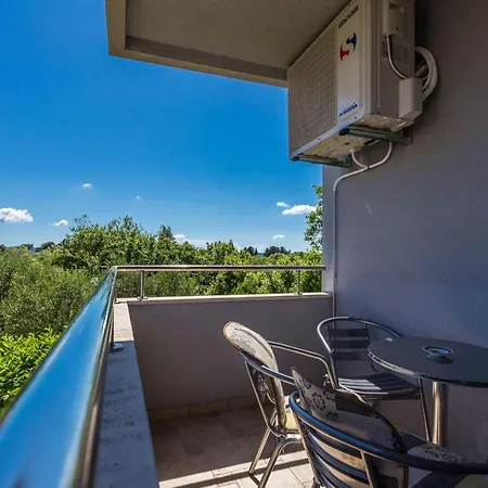 Adriano 2br With Terrace Appartement Zadar