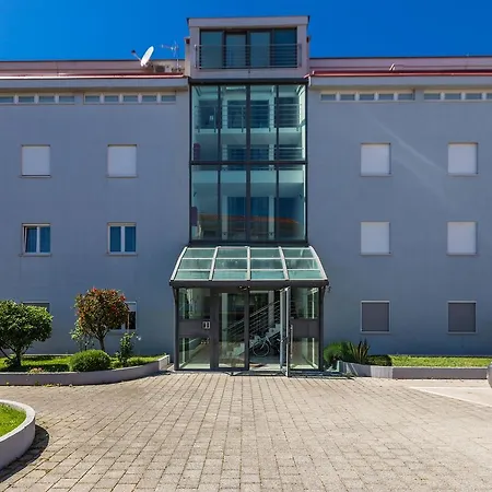 Adriano 2br With Terrace * Zadar