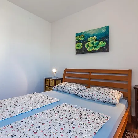 Adriano 2br With Terrace זאדאר