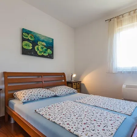 Adriano 2br With Terrace * زادار