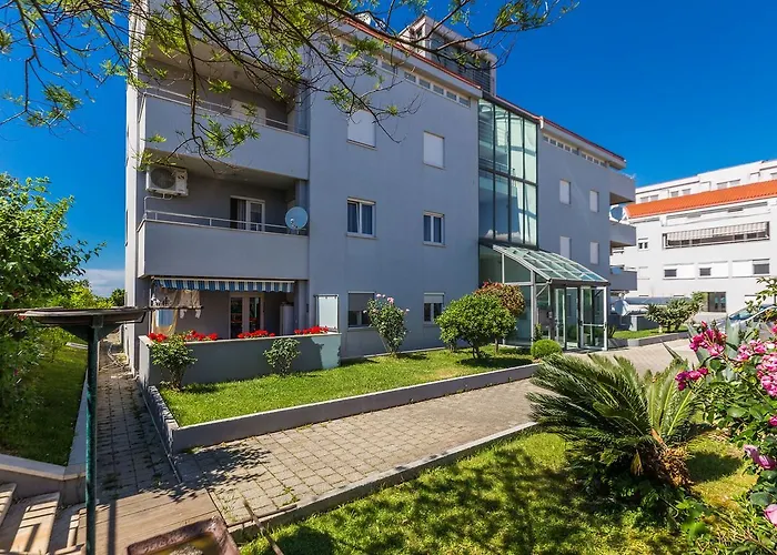 Adriano 2br With Terrace Διαμέρισμα