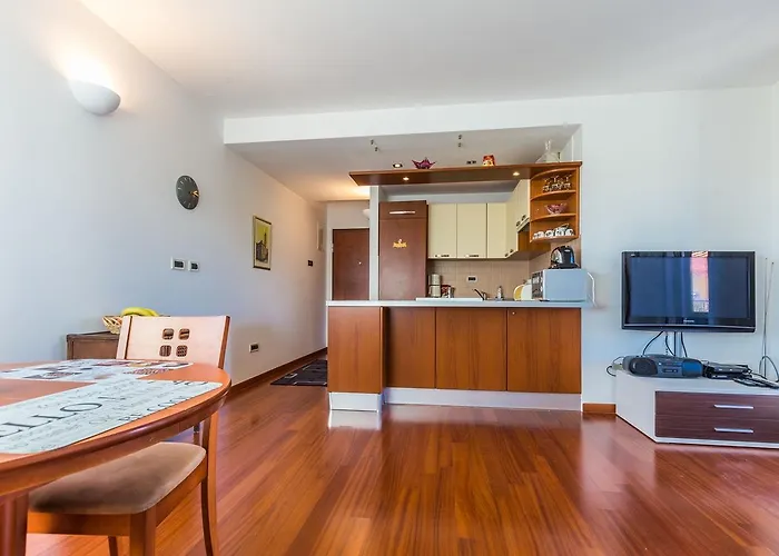 Апартаменты Adriano 2br With Terrace Задар